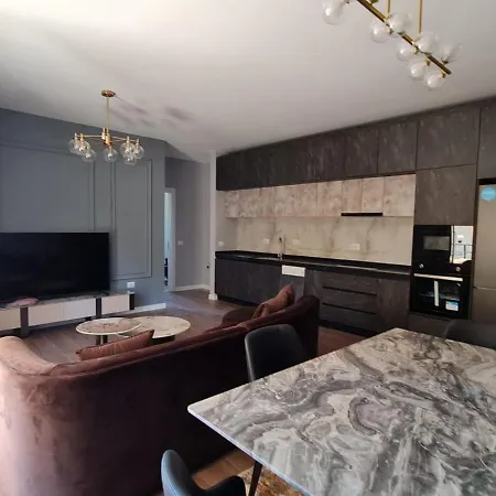 Apartment Land *